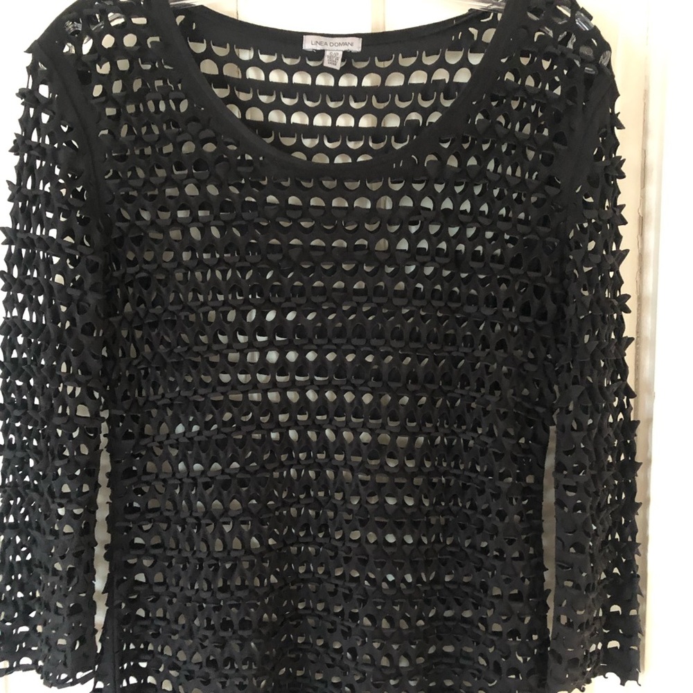 Lines Domani black stretchy shirt. Polyester and spandex. S/P.